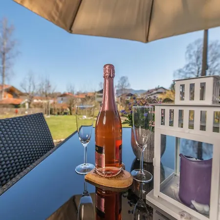 Helle Mit Bergblick & Eigener Terrasse