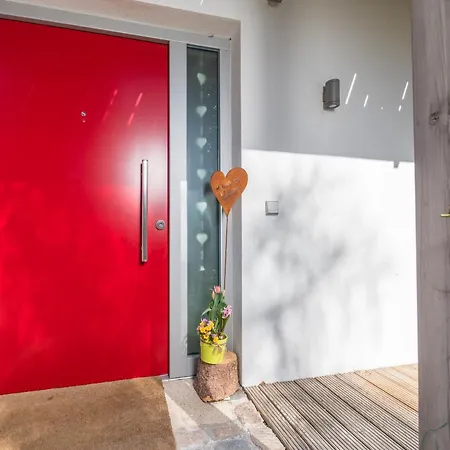 Helle Mit Bergblick & Eigener Terrasse Apartment *