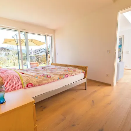 Helle Mit Bergblick & Eigener Terrasse Apartment