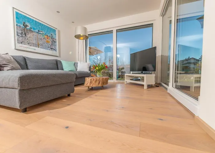 Helle Mit Bergblick & Eigener Terrasse Apartman
