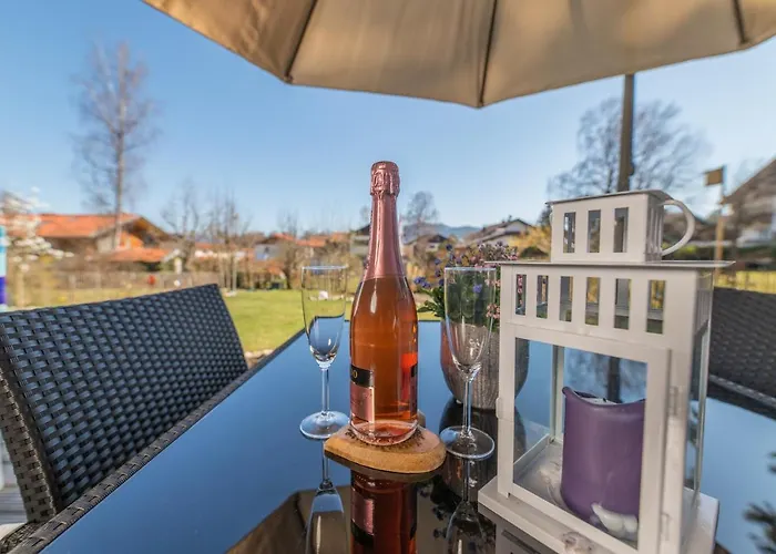 Helle Mit Bergblick & Eigener Terrasse